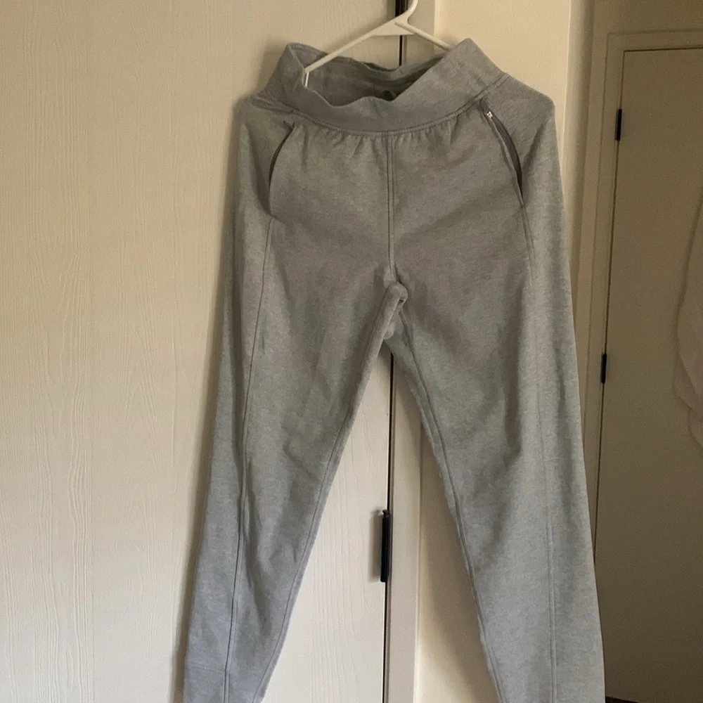 Lululemon Athletica Jogger Light Gray Zipper Pockets Size 4 - Picture 2 of 7